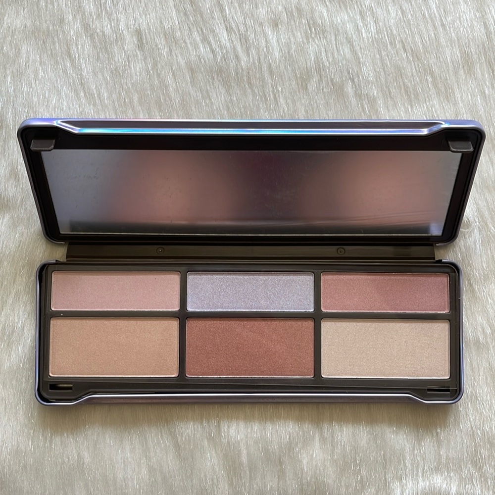 Strobe Color Illuminating Metallic Shimmer Statement Highlighter Makeup Palette - Picture 2 of 4